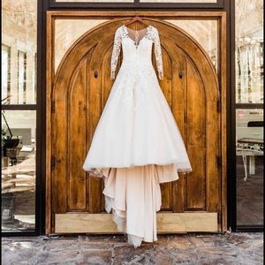Gorgeous lace wedding dress